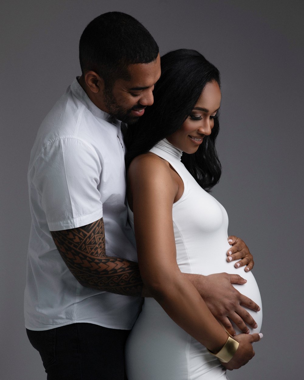 Tennesha and her husband during her pregnancy, expecting their son